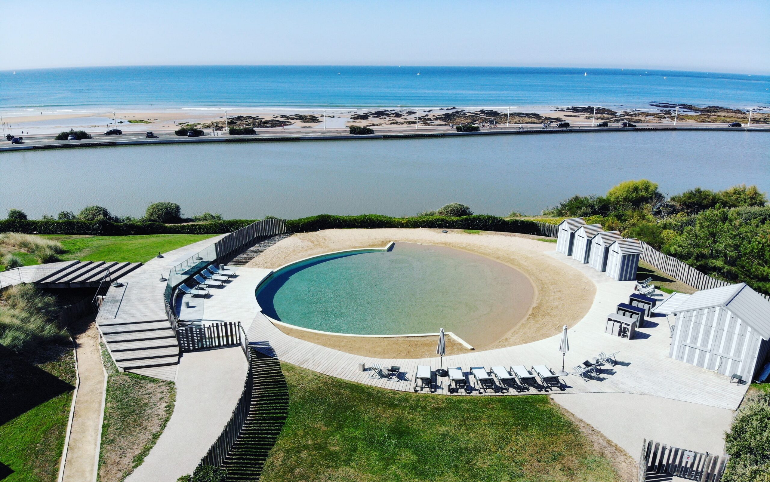 piscine exterieure cote ouest scaled